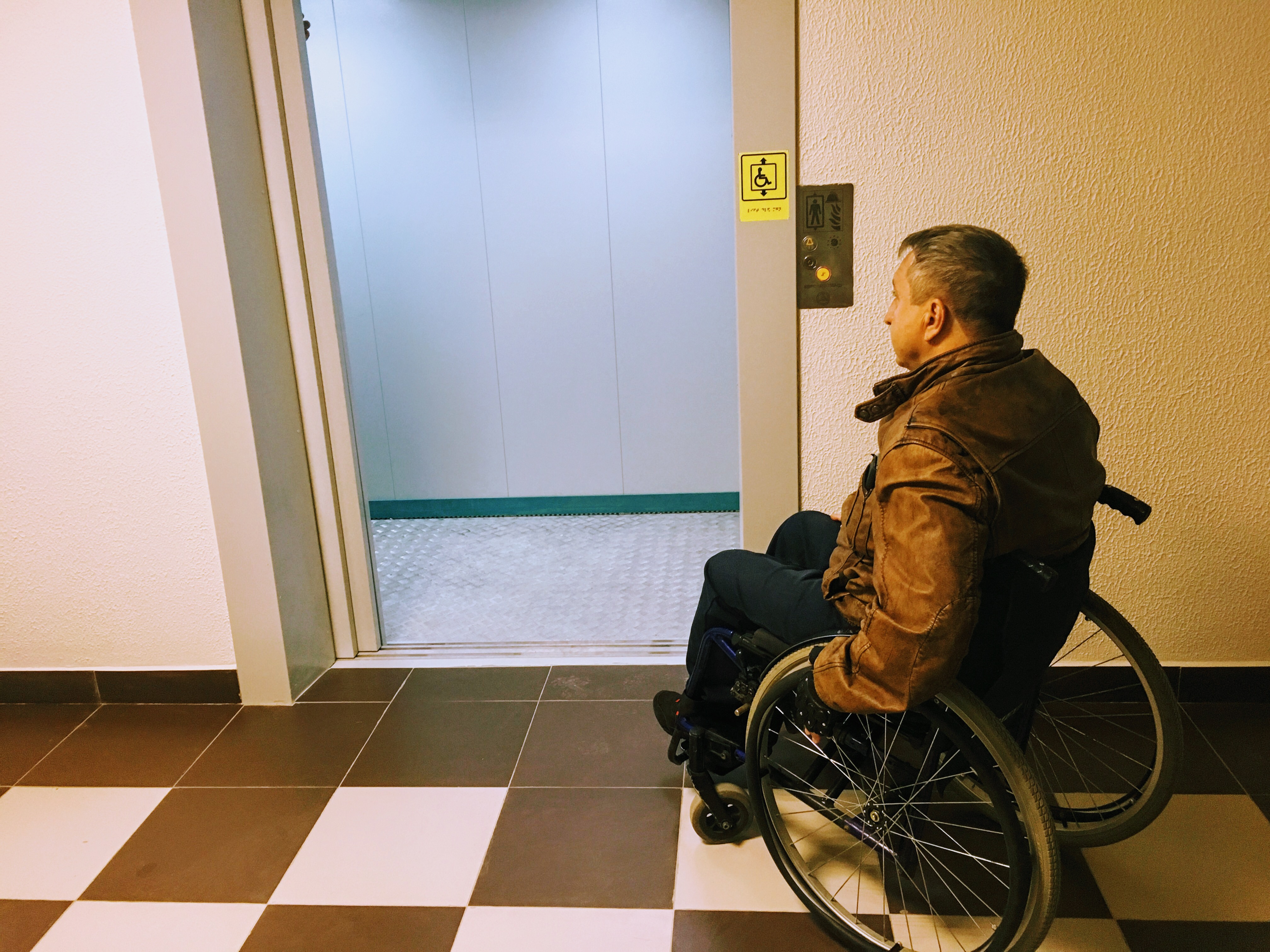 Приватизируемая квартира инвалид. Жилье для инвалидов. Квартира для инвалида колясочника. Квартиры по реновации для инвалидов колясочников. Жилое помещение для инвалида.