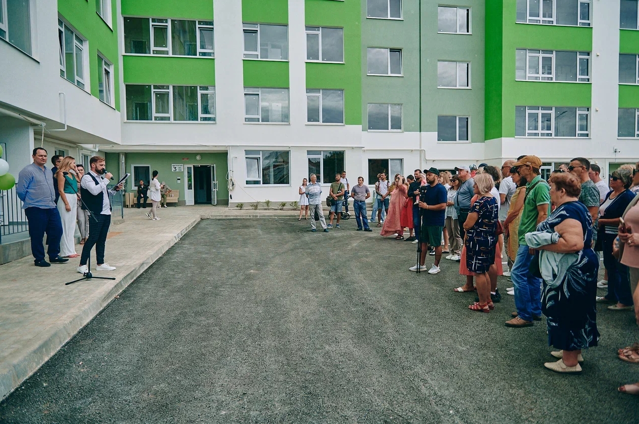 В Севастополе состоялось торжественное открытие жилого комплекса «Ореховый»  - Новости ЕРЗ.РФ